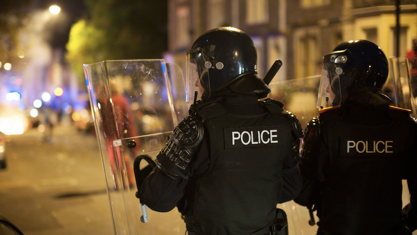 Bâtiments endommagés lors des récentes violences urbaines : Une intervention rapide des autorités.